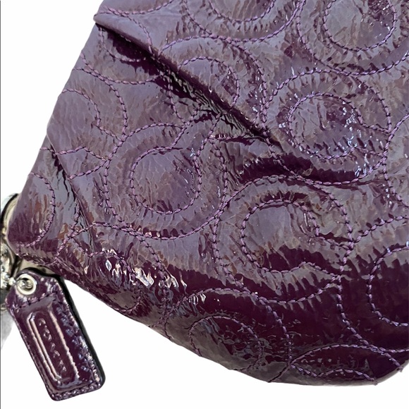 Coach wristlet plum color - Picture 3 of 4